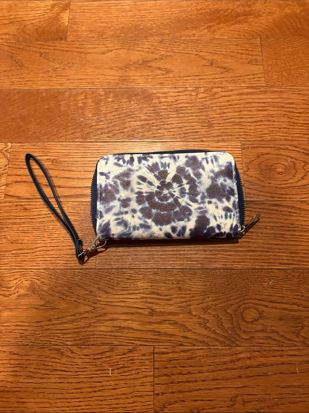 Tie-Dye Zip Wallet Wristlet - Blue and White